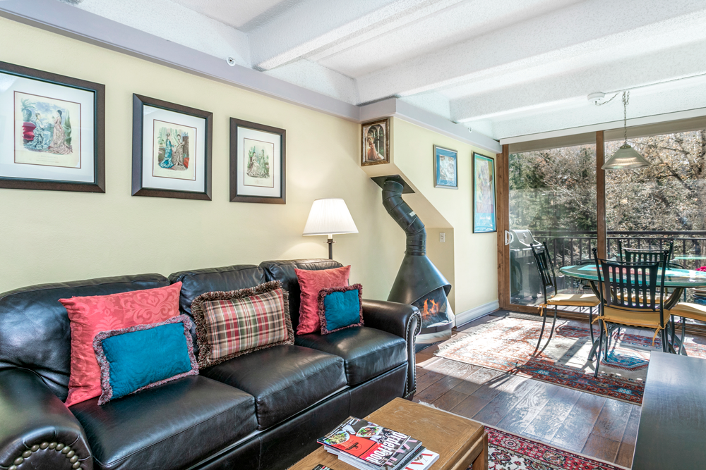 view of living room, breakfast bar and entry way in condo 307 antlers at vail