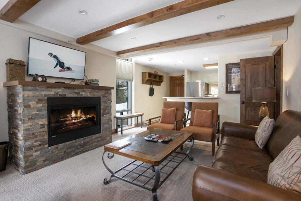 View of living room, fireplace, entryway condo112 Antlers at Vail