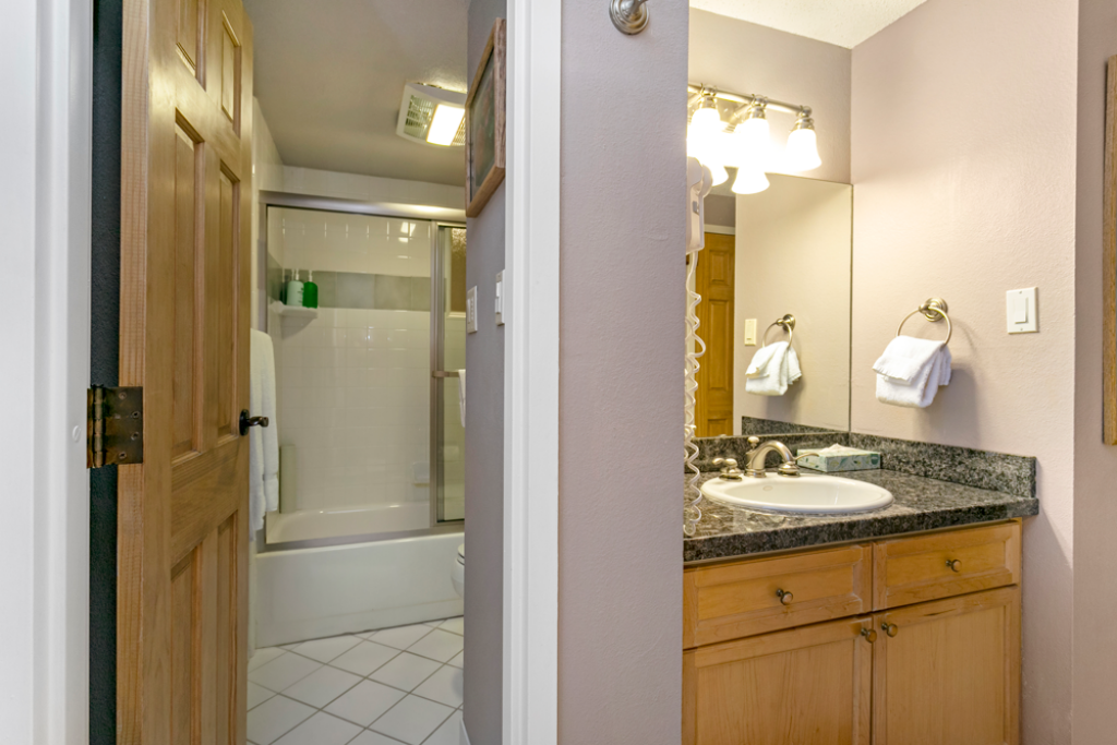 view of vanity sink and bathroom condo 307 Antlers at Vail