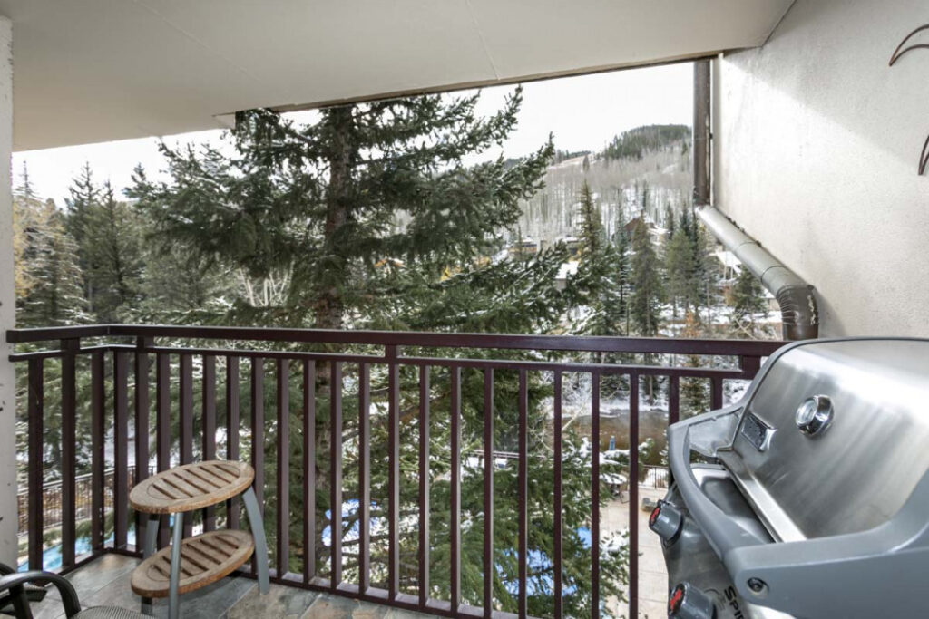 Deck with gas grill of Antlers at Vail condo 312