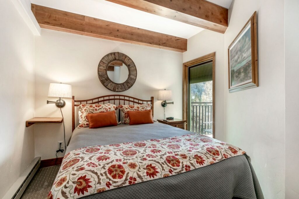 Bedroom of Antlers at Vail condo #504