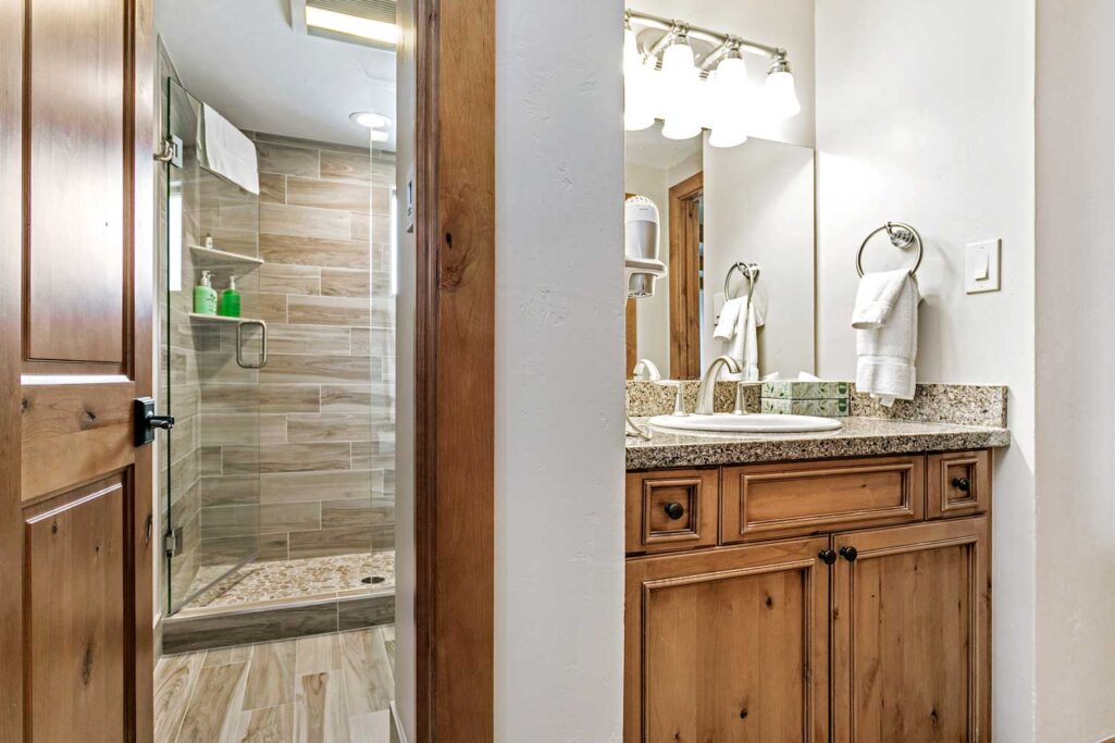 Bathroom and vanity of Antlers at Vail condominium 507