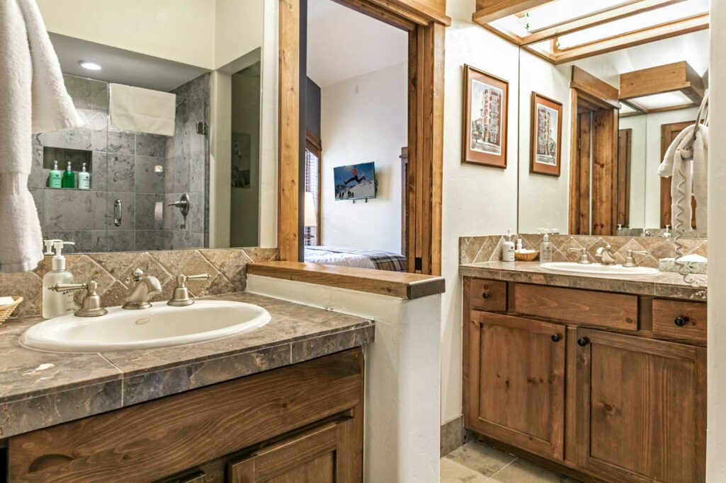 Double vanity bathroom in unit 514