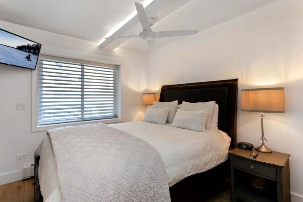 bedroom with en suite bathroom in antlers vail condo 520