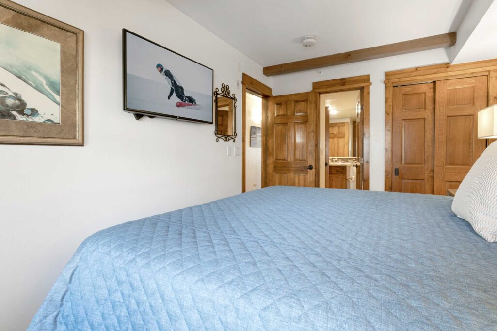 Master king bedroom of Antlers at Vail condo 414