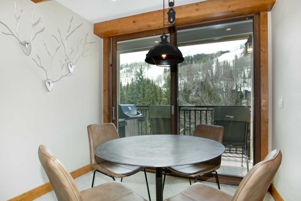 Dining area of Antlers at Vail condo 507