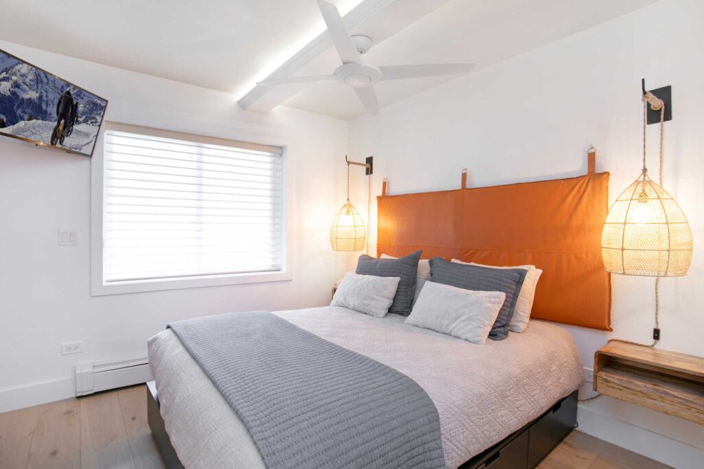 Queen bedroom of Antlers at Vail residence 520