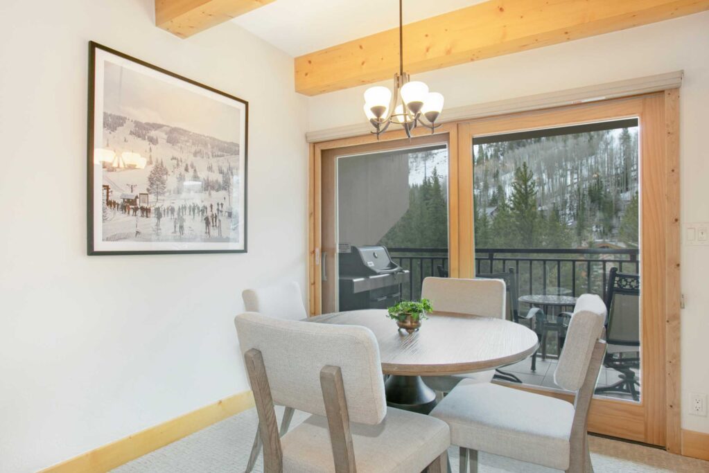 Dining area of Antlers at Vail condo 605