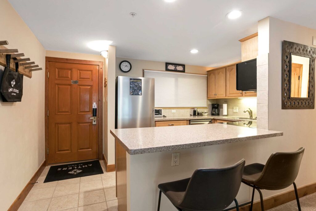 entry and kitchen of Antlers at Vail unit 304