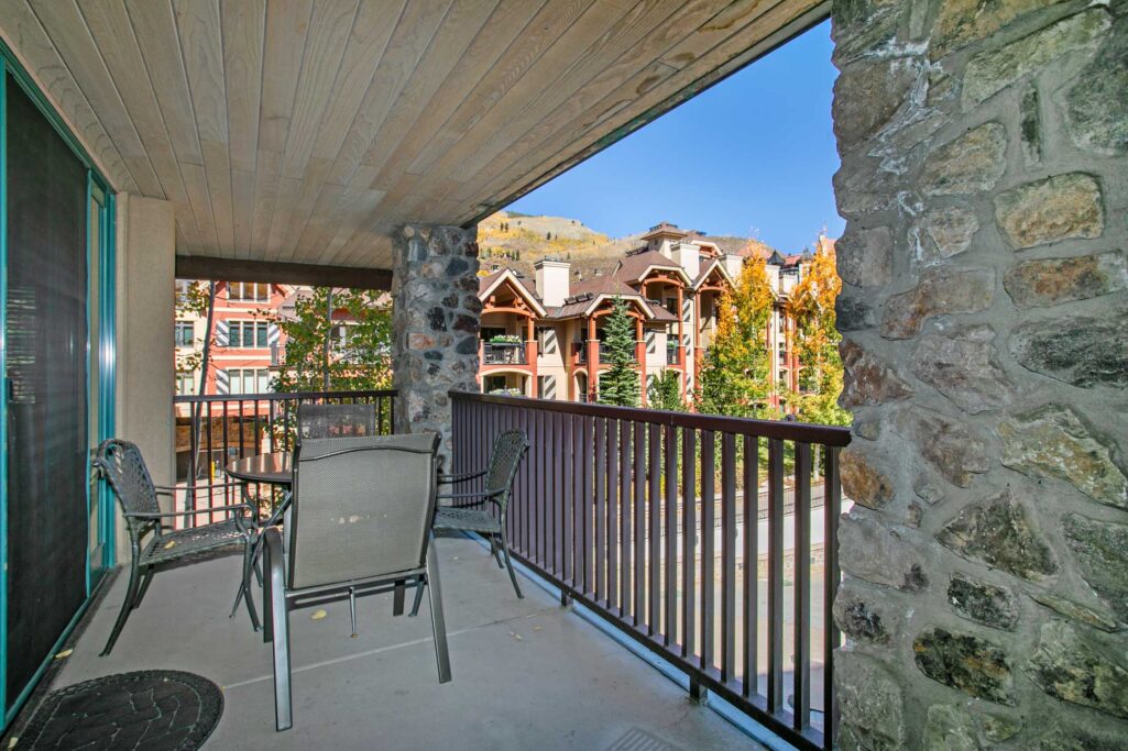 Spacious deck of Antlers at Vail condo 420