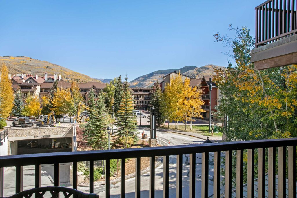 Spacious deck of Antlers at Vail condo 420