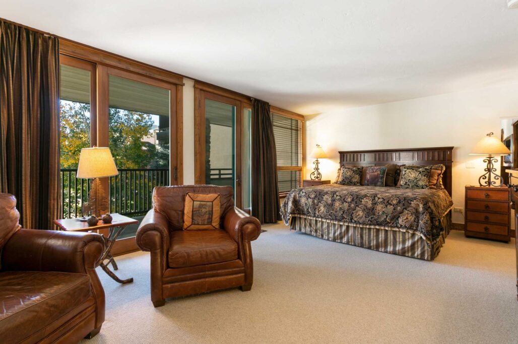 Master bedroom of Antlers at Vail condo 420