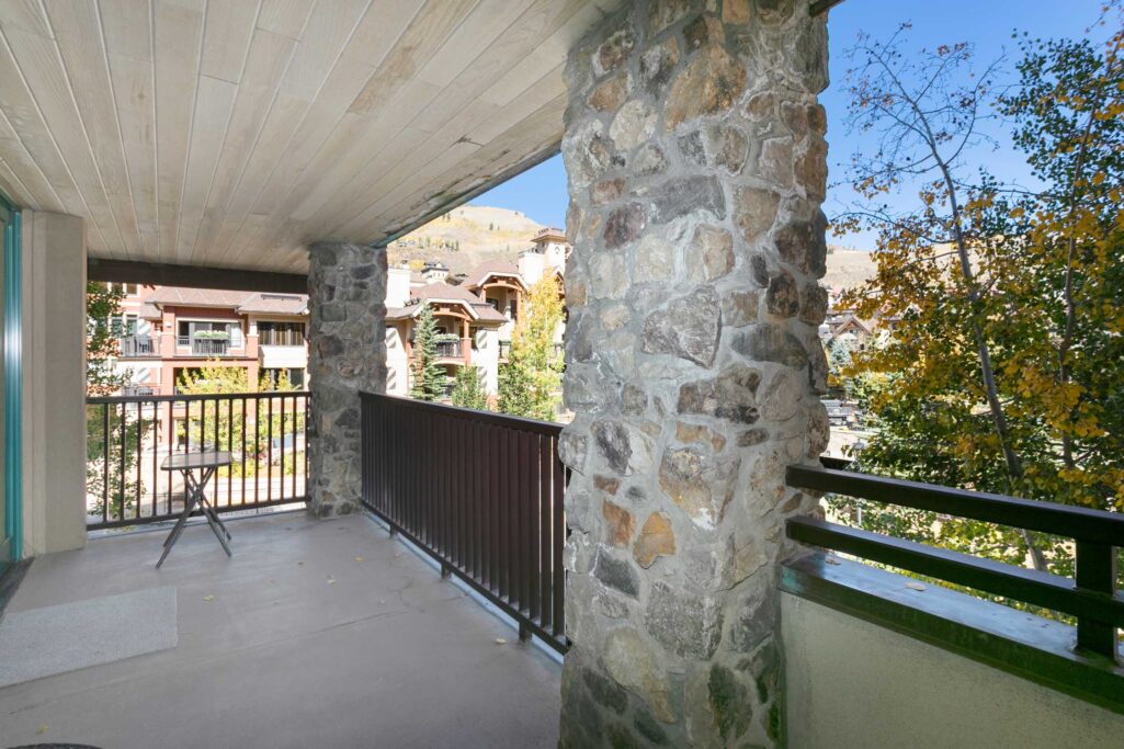 Spacious deck of Antlers at Vail condo 420