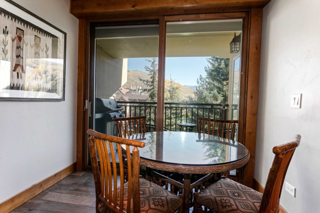 dining room of Antlers at Vail condo 601