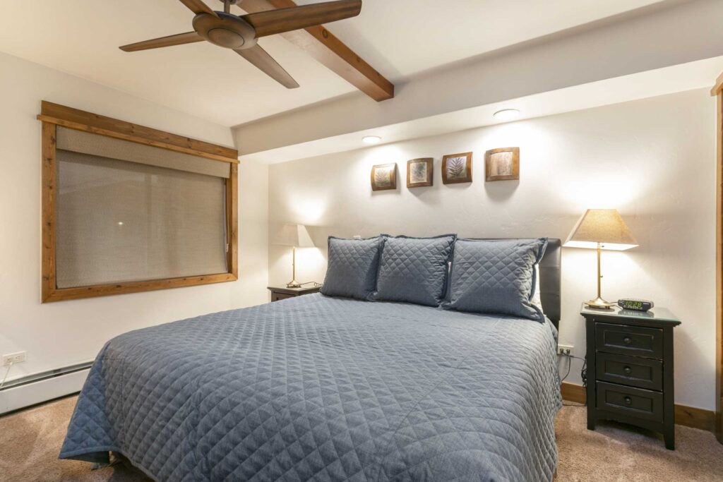 Master bedroom of Antlers at Vail condo 320