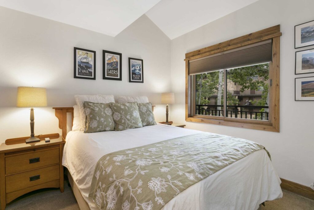Bedroom of Antlers at Vail condo #514