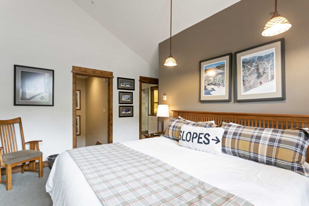 Bedroom of Antlers at Vail condo #514