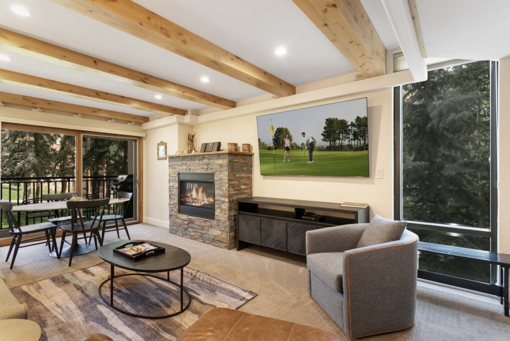Living and dining area of Antlers at Vail condo 202