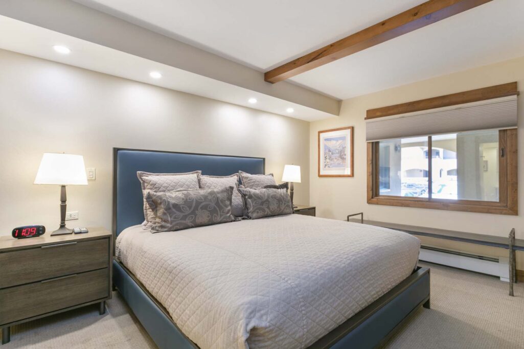 Master bedroom of Antlers at Vail condo 315