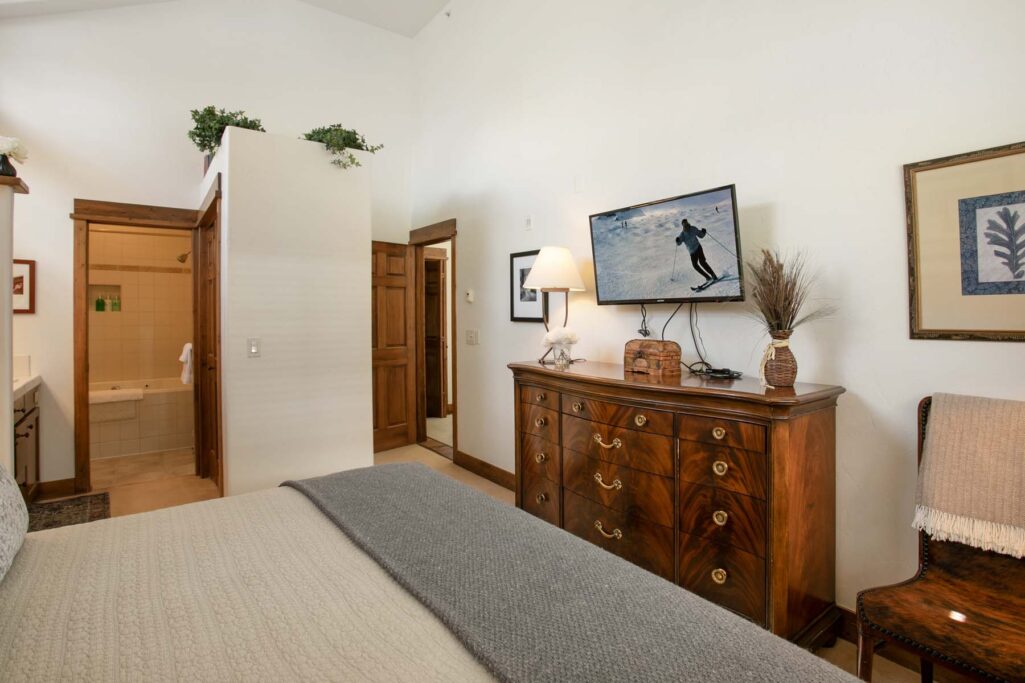 Upstairs bedroom of Antlers at Vail residence 518