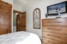 Twin bedroom of Antlers at Vail residence 518