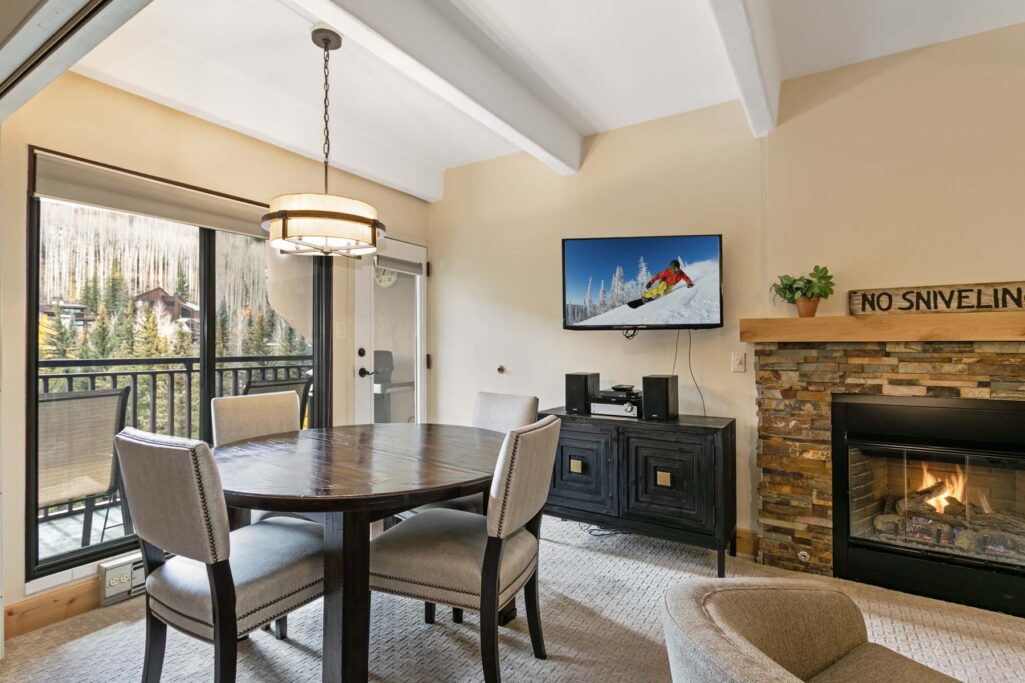 Dining area of Antlers at Vail condo 604