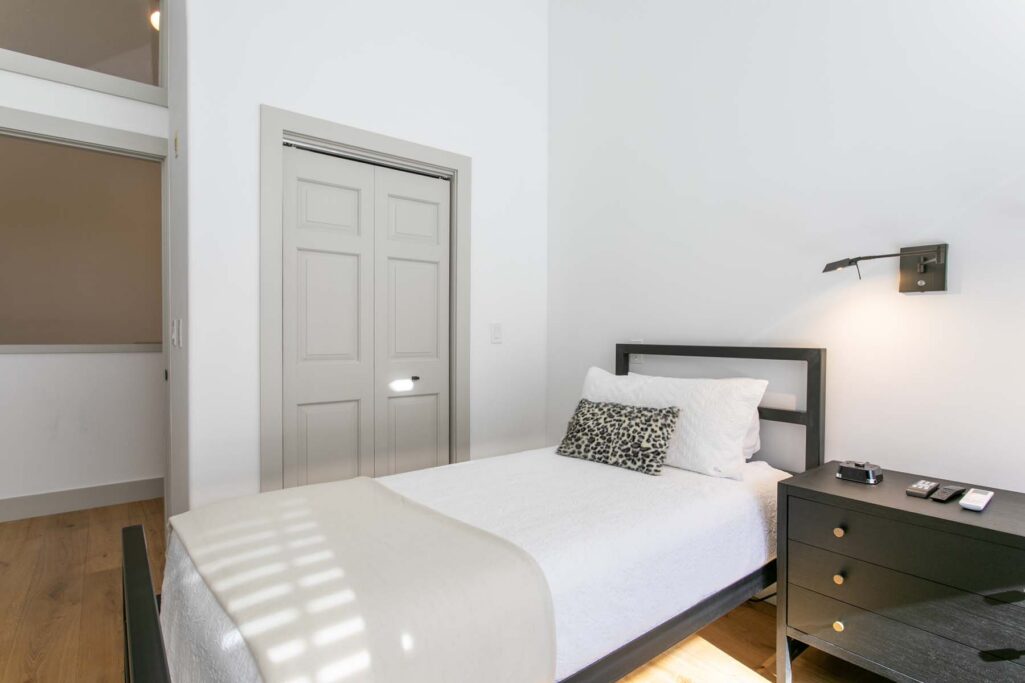 bedroom of Antlers at Vail four-bedroom diamond residence 621